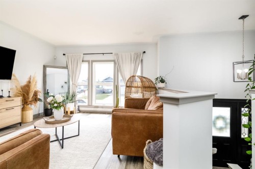 42 Hawthorne Way, Penhold, AB - Indoor Photo Showing Living Room