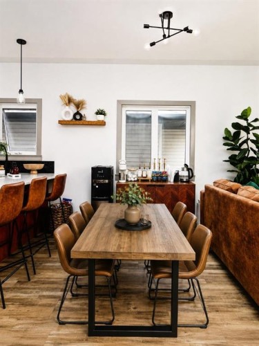 42 Hawthorne Way, Penhold, AB - Indoor Photo Showing Dining Room