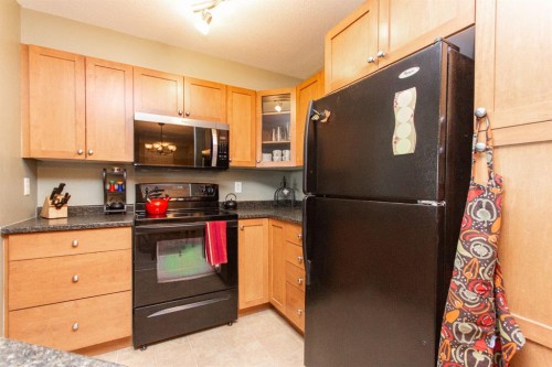2303-12B Ironside Street, Red Deer, AB - Indoor Photo Showing Kitchen