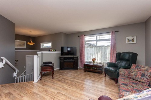 146 Truant Crescent, Red Deer, AB - Indoor Photo Showing Living Room