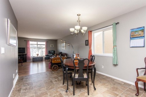 146 Truant Crescent, Red Deer, AB - Indoor Photo Showing Dining Room
