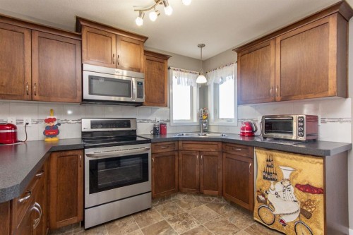 146 Truant Crescent, Red Deer, AB - Indoor Photo Showing Kitchen With Double Sink
