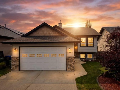 88 Valentine Crescent  Red Deer, AB T4R 0E8