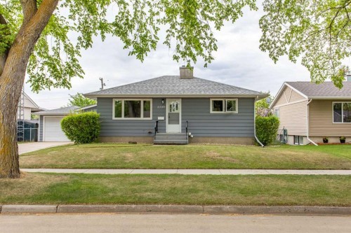 5709 49 Avenue, Lacombe, AB - Outdoor