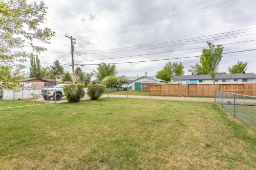 5709 49 Avenue, Lacombe, AB - Outdoor