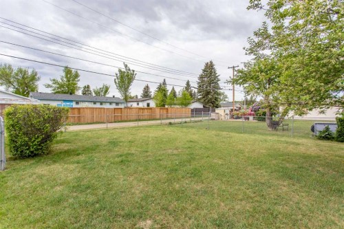 5709 49 Avenue, Lacombe, AB - Outdoor