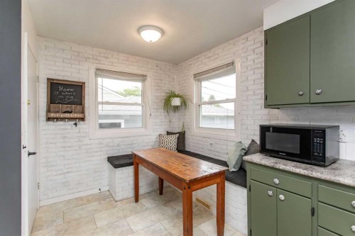 5709 49 Avenue, Lacombe, AB - Indoor