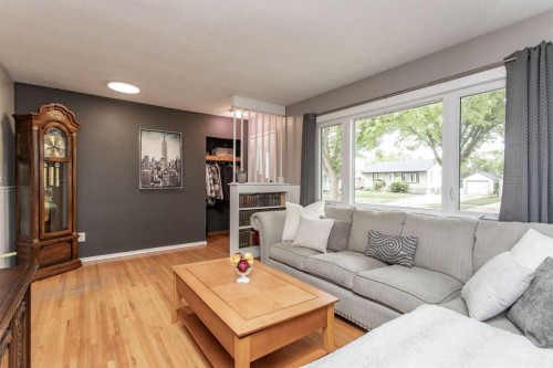 5709 49 Avenue, Lacombe, AB - Indoor Photo Showing Living Room