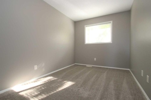 52-73 Addington Drive, Red Deer, AB - Indoor Photo Showing Other Room