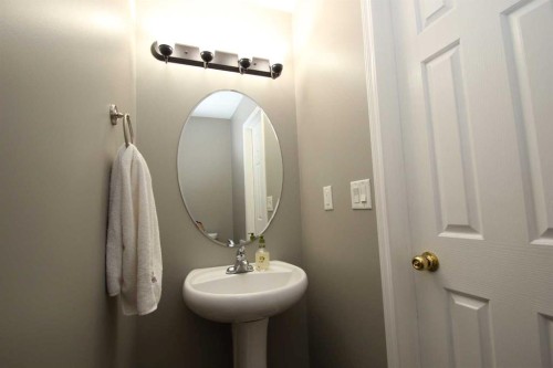 52-73 Addington Drive, Red Deer, AB - Indoor Photo Showing Bathroom