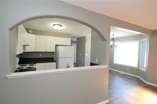 52-73 Addington Drive, Red Deer, AB - Indoor Photo Showing Kitchen
