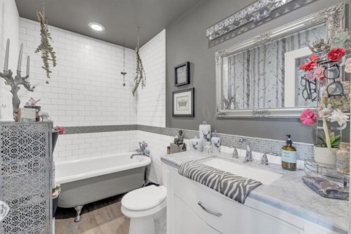 301-71 Cosgrove Crescent, Red Deer, AB - Indoor Photo Showing Bathroom