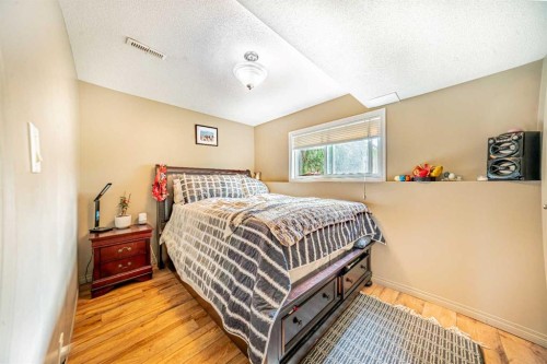 27 Escott Close, Red Deer, AB - Indoor Photo Showing Bedroom