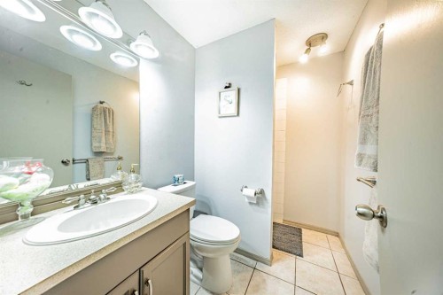 27 Escott Close, Red Deer, AB - Indoor Photo Showing Bathroom