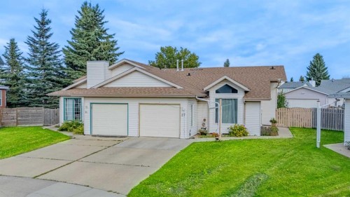 27 Escott Close  Red Deer, AB T4R 2J9