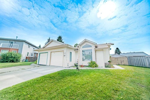 27 Escott Close, Red Deer, AB - Outdoor