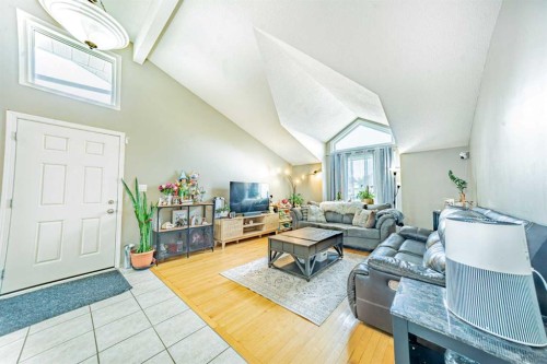 27 Escott Close, Red Deer, AB - Indoor Photo Showing Other Room