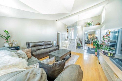 27 Escott Close, Red Deer, AB - Indoor Photo Showing Living Room