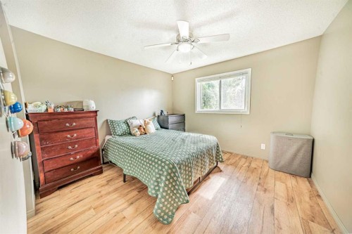 27 Escott Close, Red Deer, AB - Indoor Photo Showing Bedroom