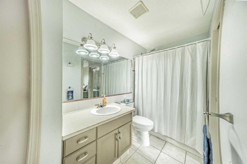 27 Escott Close, Red Deer, AB - Indoor Photo Showing Bathroom