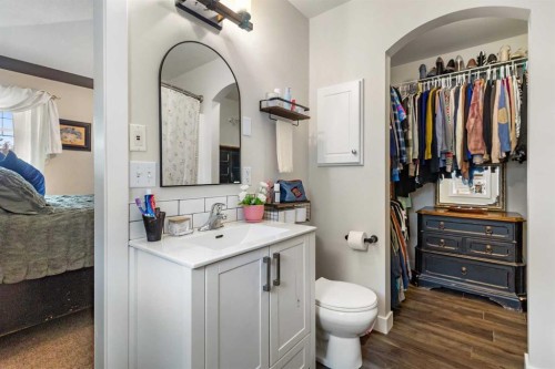 56 Jones Crescent, Red Deer, AB - Indoor Photo Showing Bathroom