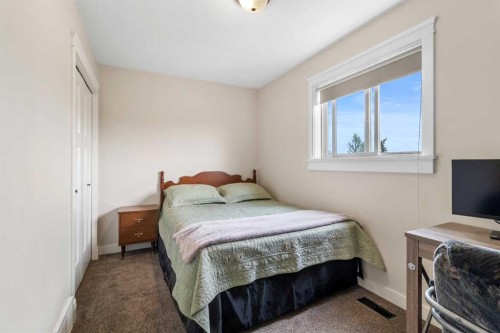 56 Jones Crescent, Red Deer, AB - Indoor Photo Showing Bedroom