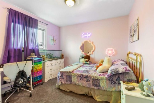 56 Jones Crescent, Red Deer, AB - Indoor Photo Showing Bedroom