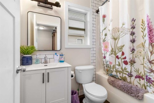56 Jones Crescent, Red Deer, AB - Indoor Photo Showing Bathroom