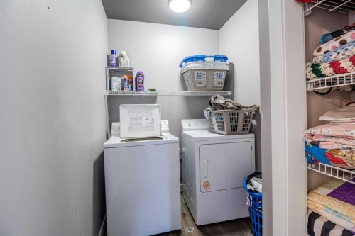 56 Jones Crescent, Red Deer, AB - Indoor Photo Showing Laundry Room