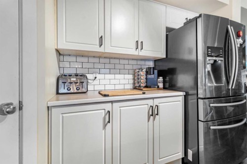 56 Jones Crescent, Red Deer, AB - Indoor Photo Showing Kitchen