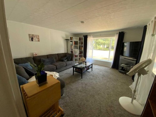 25 Mobile Drive Ne, Three Hills, AB 