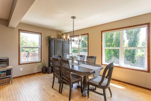 715 700 Ramage Close, Red Deer, AB - Indoor Photo Showing Dining Room