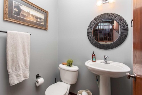 715 700 Ramage Close, Red Deer, AB - Indoor Photo Showing Bathroom