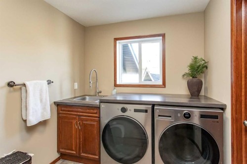 715 700 Ramage Close, Red Deer, AB - Indoor Photo Showing Laundry Room