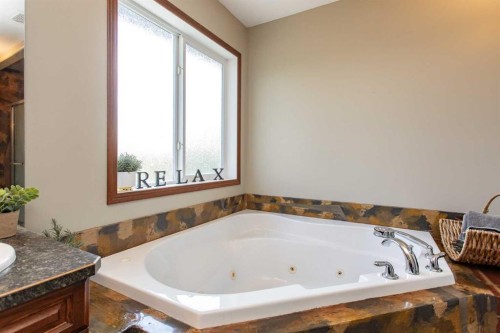 715 700 Ramage Close, Red Deer, AB - Indoor Photo Showing Bathroom
