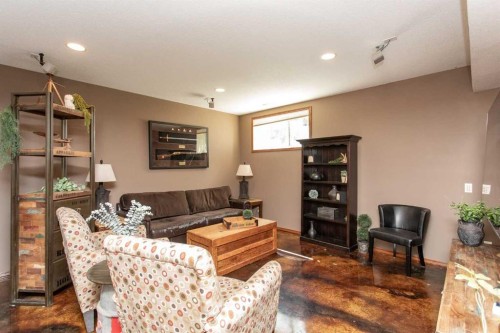 715 700 Ramage Close, Red Deer, AB - Indoor Photo Showing Living Room