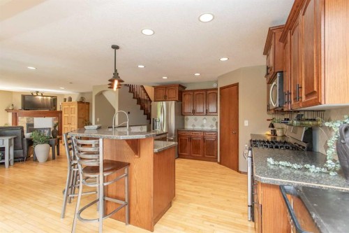 715 700 Ramage Close, Red Deer, AB - Indoor Photo Showing Kitchen With Upgraded Kitchen