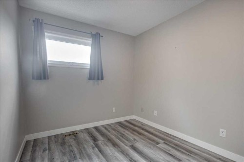 134 Douglas Avenue, Red Deer, AB - Indoor Photo Showing Other Room