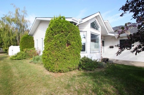 134 Douglas Avenue, Red Deer, AB - Outdoor
