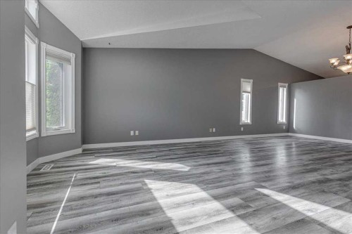 134 Douglas Avenue, Red Deer, AB - Indoor Photo Showing Other Room