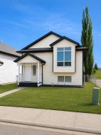 4406 54A Avenue Crescent Innisfail, AB T4G 1X5