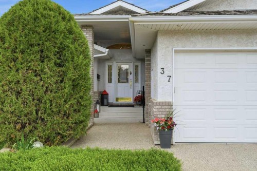 37 Ashmore Close, Red Deer, AB 