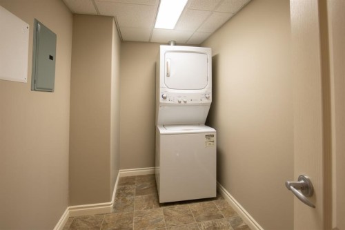 226-6 Michener Boulevard, Red Deer, AB - Indoor Photo Showing Laundry Room