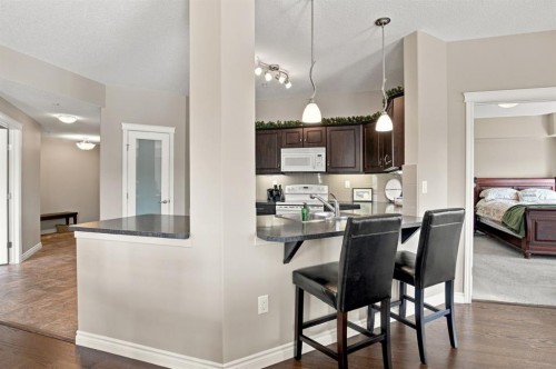 226-6 Michener Boulevard, Red Deer, AB - Indoor Photo Showing Kitchen