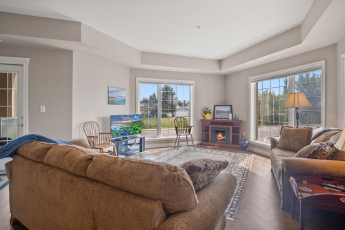 226-6 Michener Boulevard, Red Deer, AB - Indoor Photo Showing Living Room