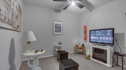 410-3 Broadway Rise, Sylvan Lake, AB - Indoor Photo Showing Other Room