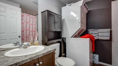410-3 Broadway Rise, Sylvan Lake, AB - Indoor Photo Showing Bathroom