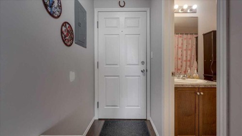410-3 Broadway Rise, Sylvan Lake, AB - Indoor Photo Showing Other Room