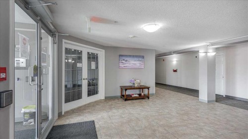 410-3 Broadway Rise, Sylvan Lake, AB - Indoor Photo Showing Other Room