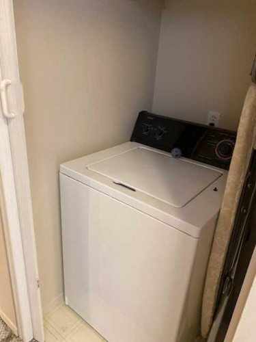 56 Cosgrove Crescent, Red Deer, AB - Indoor Photo Showing Laundry Room